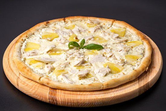 Изображение Пицца с курицей и ананасами